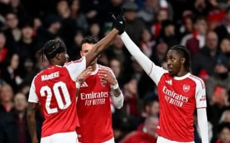 أرسنال يضع حلم التتويج بالدوري الإنجليزي تحت الاختبار أمام خصمه برايتون